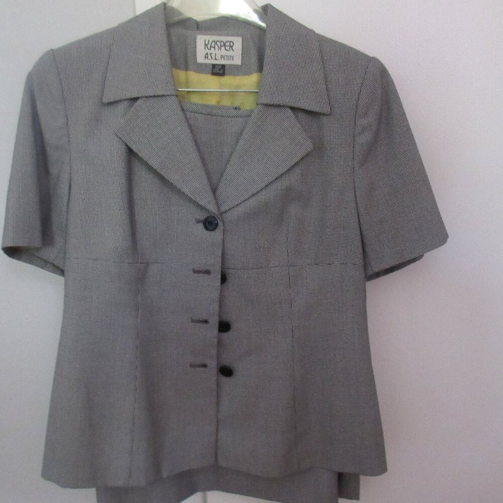 Kasper 2-piece Suit. Straight skirt. Size